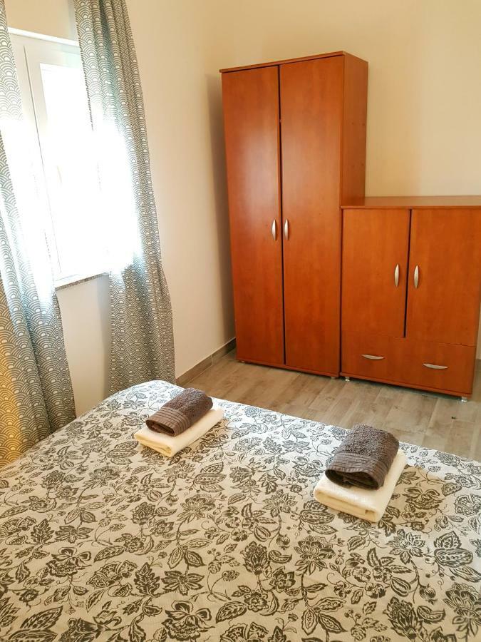 Apartmani Viktorija Fazana Exterior photo